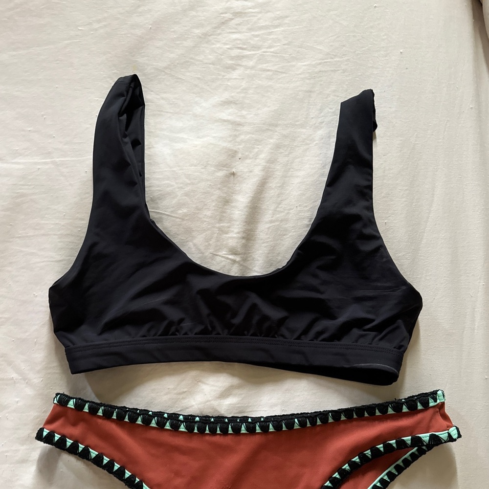 Dippin’ Daisy’s Black Bikini Top Size M